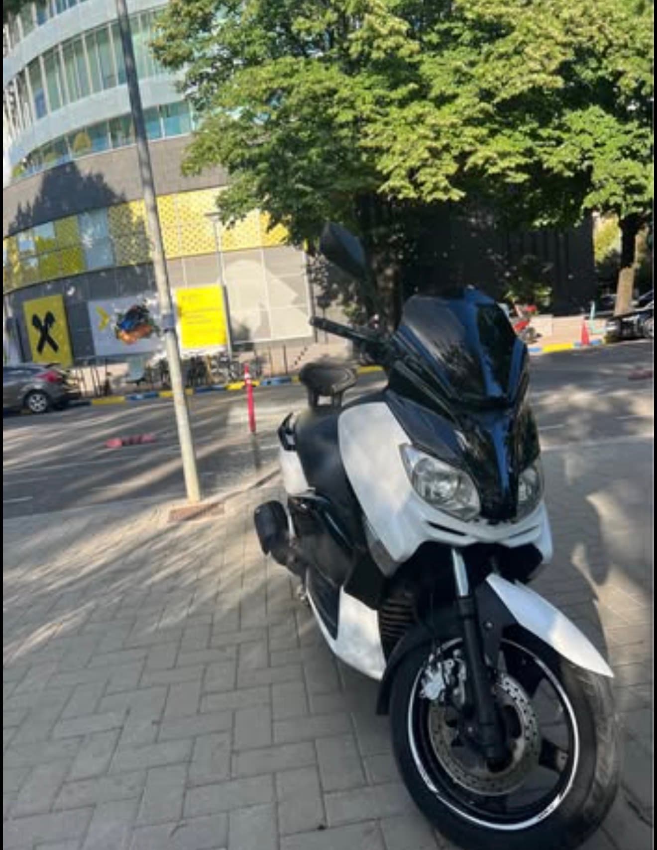 X max 2010 okazion